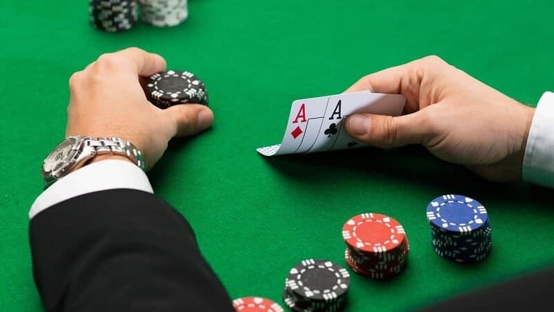 Luật rút và dừng bài trong chơi blackjack 